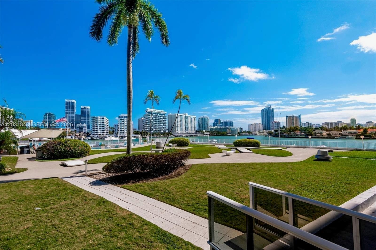A12031848 — Miami Beach — 14