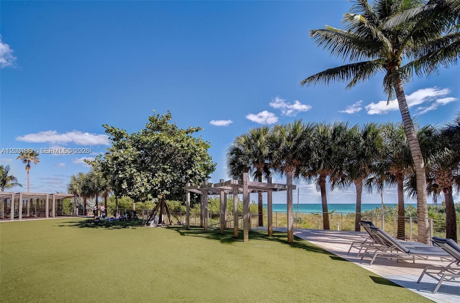 A12031985 — Miami Beach — 62