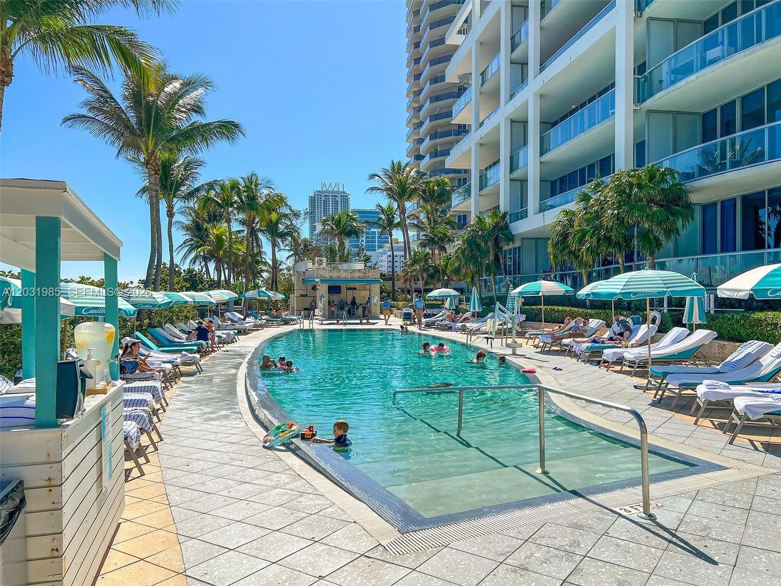 A12031985 — Miami Beach — 56