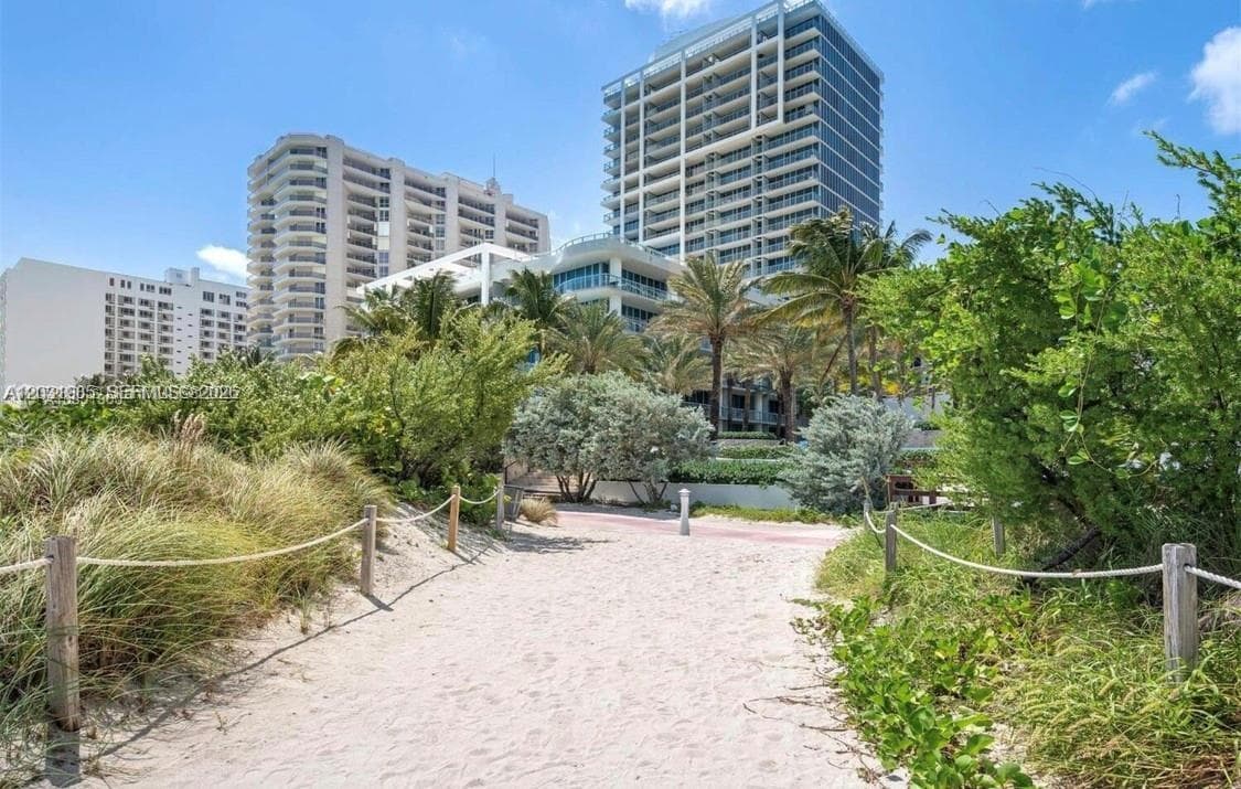 A12031985 — Miami Beach — 28
