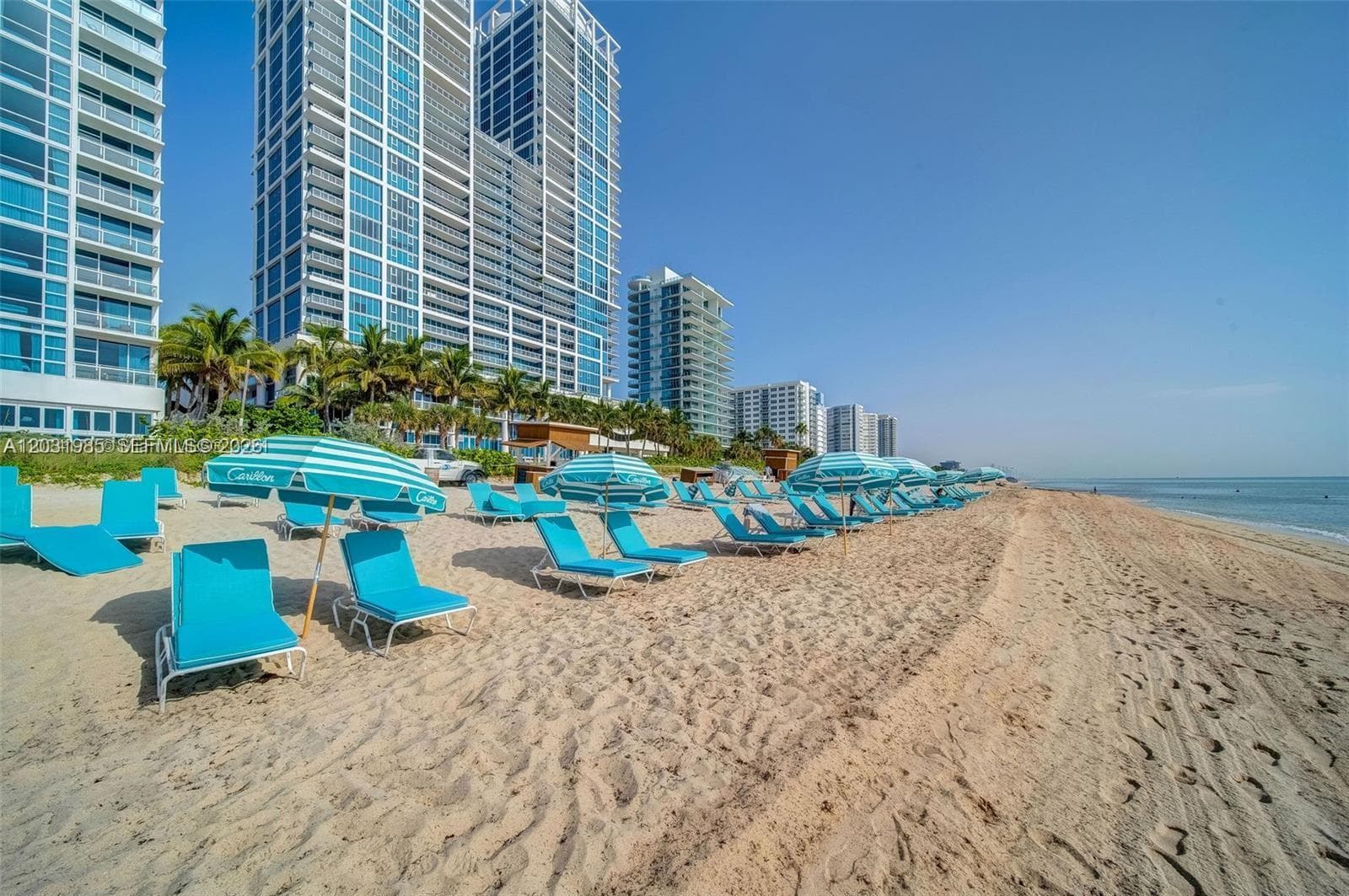 A12031985 — Miami Beach — 33