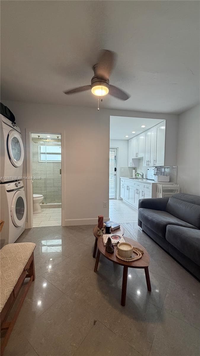 A12032108 — Miami Beach — 11