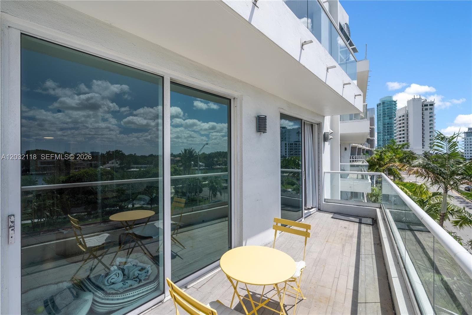 A12032118 — Miami Beach — 18