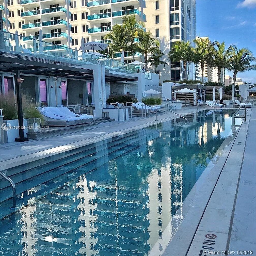 A12032134 — Miami Beach — 31
