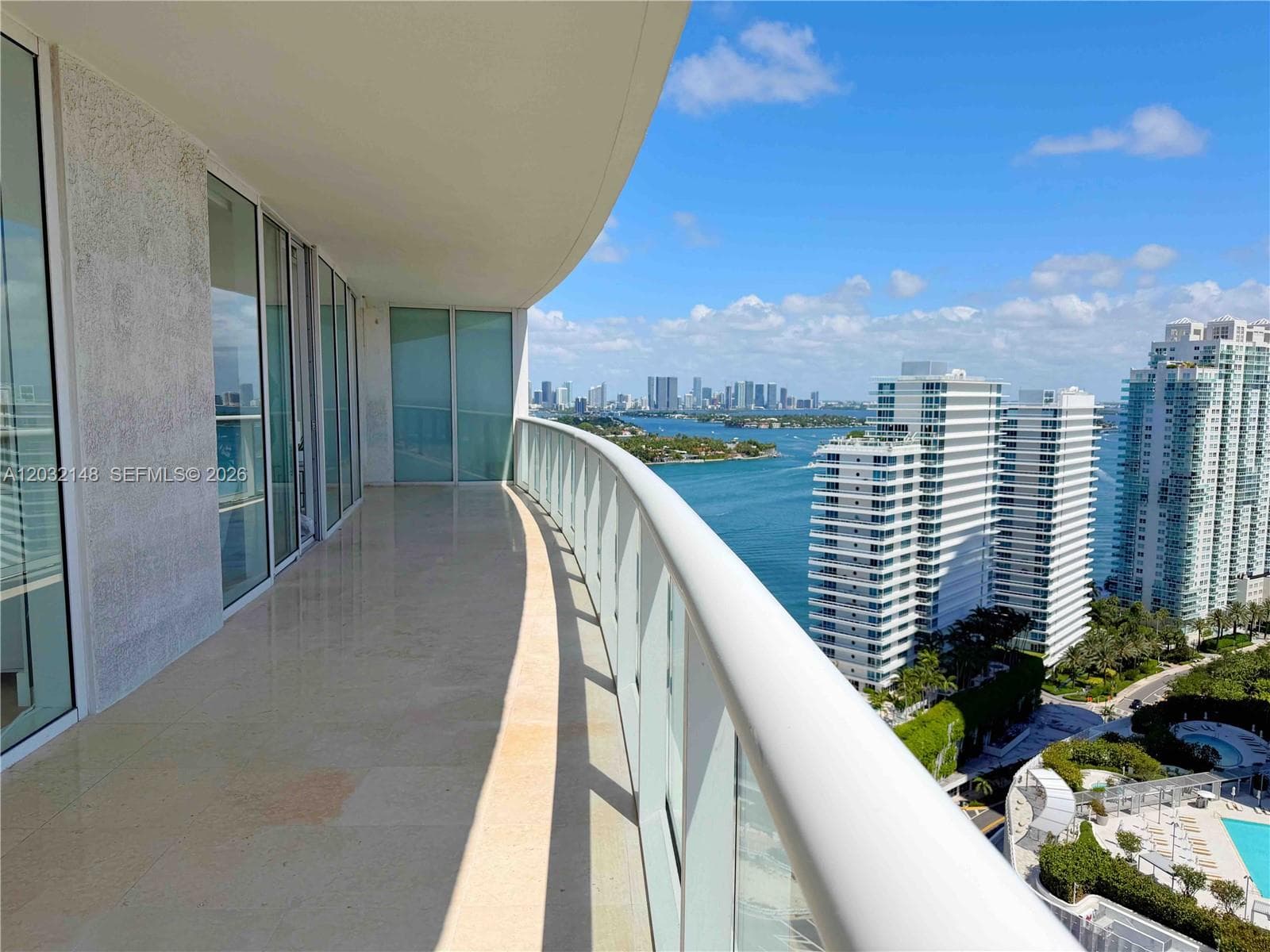 A12032148 — Miami Beach