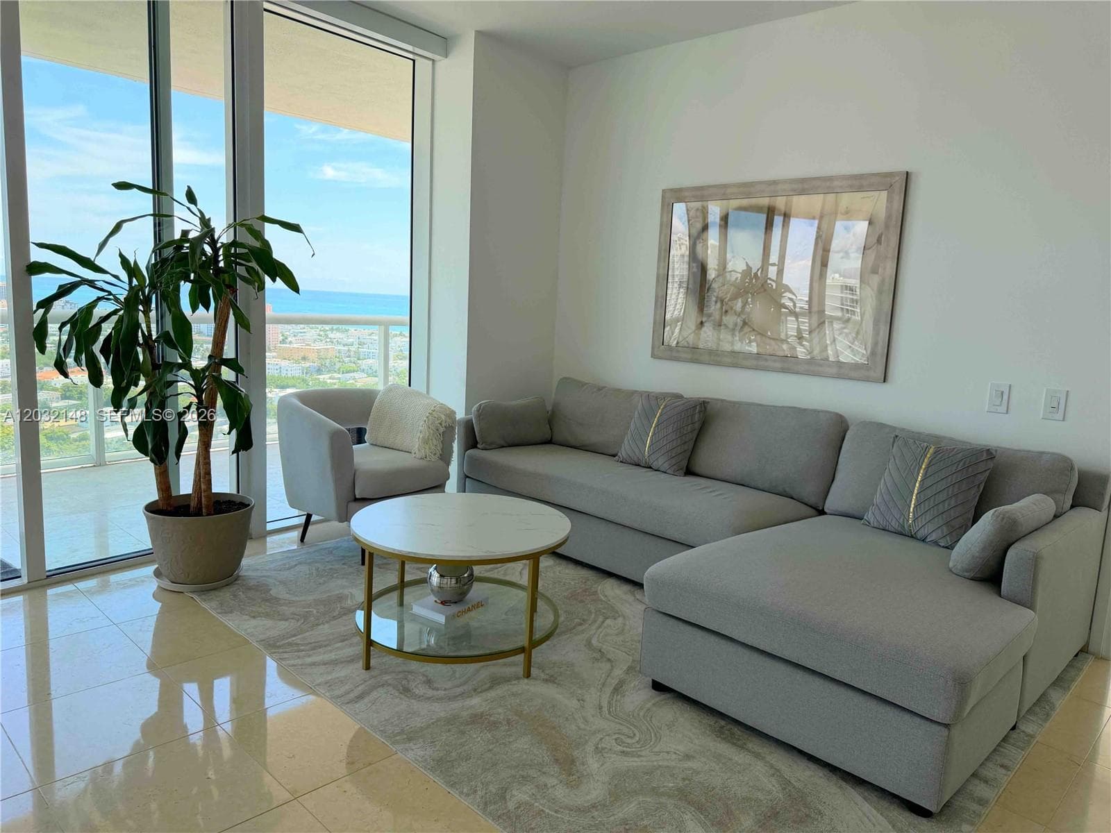 A12032148 — Miami Beach — 11