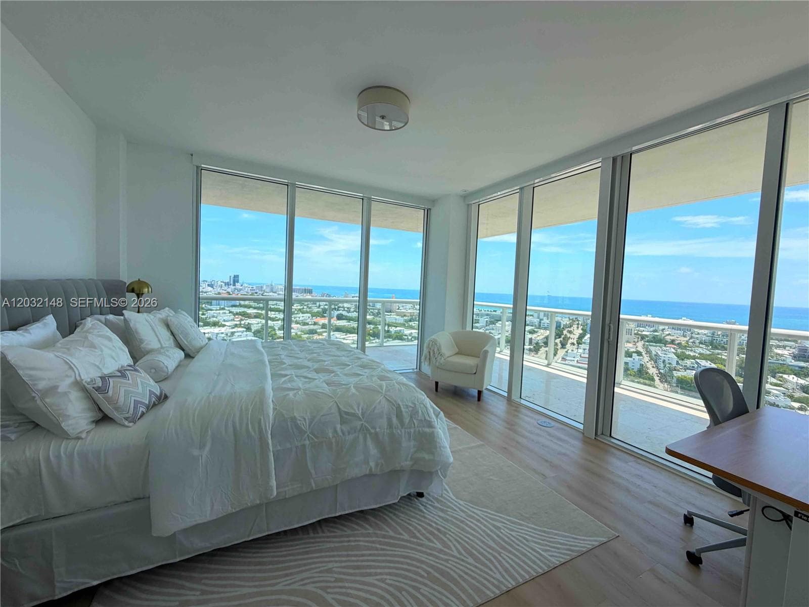 A12032148 — Miami Beach — 4
