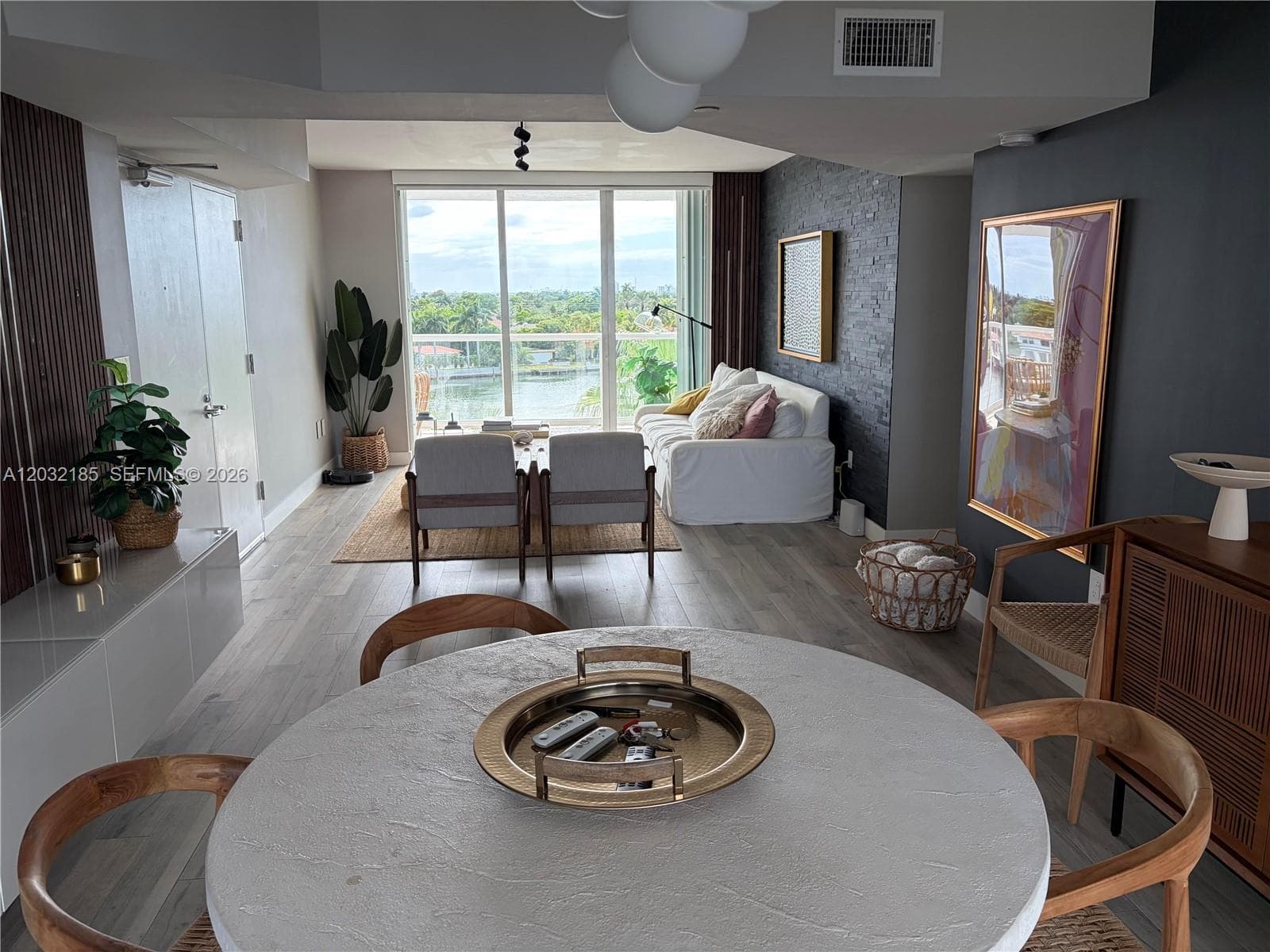 A12032185 — Miami Beach