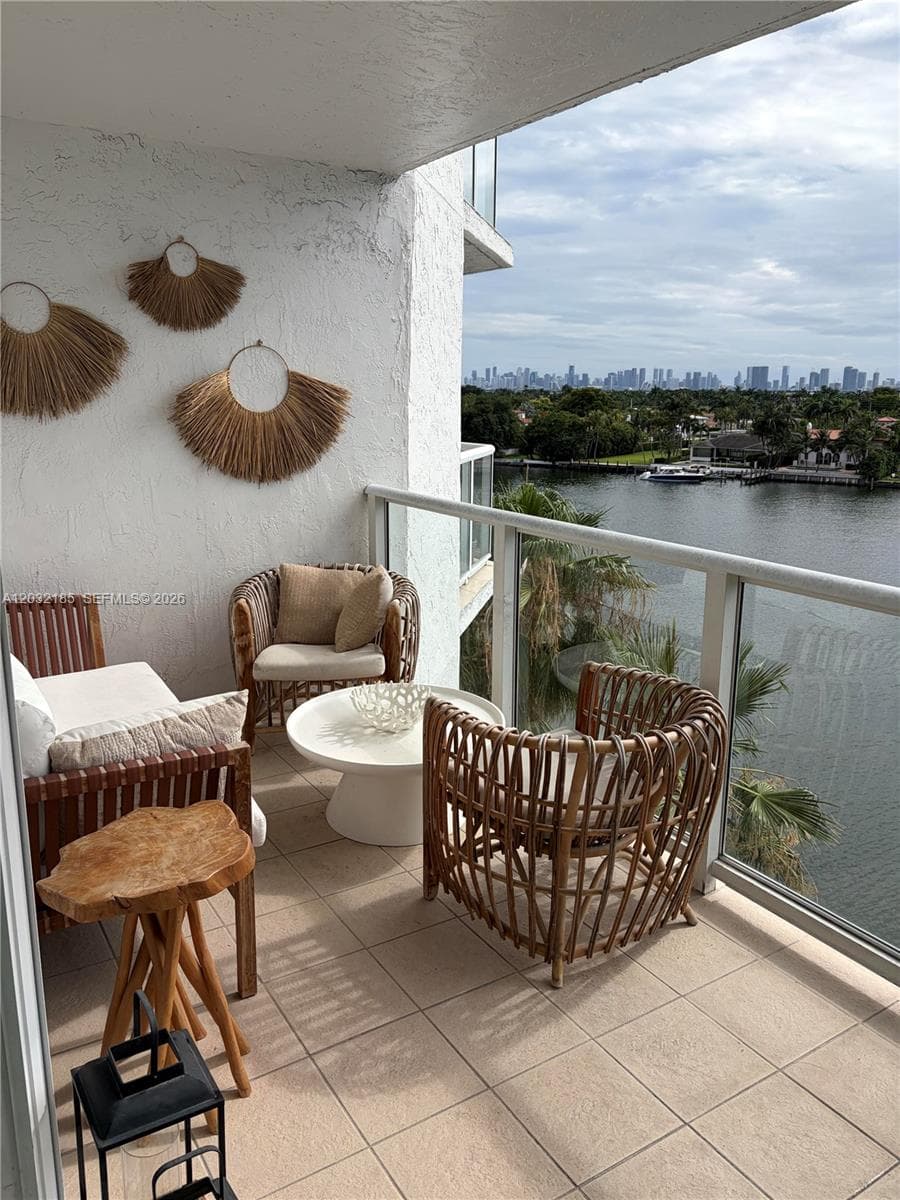 A12032185 — Miami Beach — 9