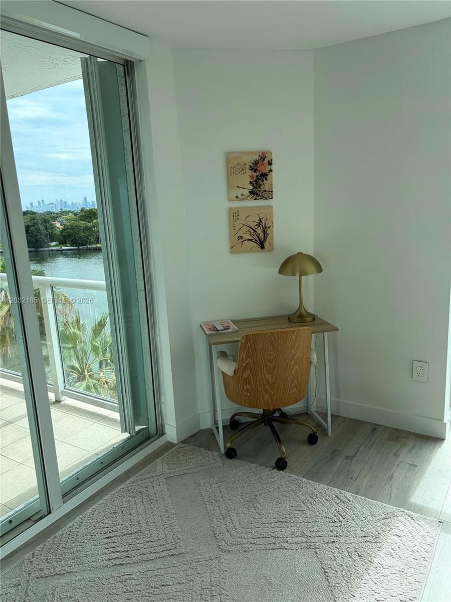 A12032185 — Miami Beach — 15