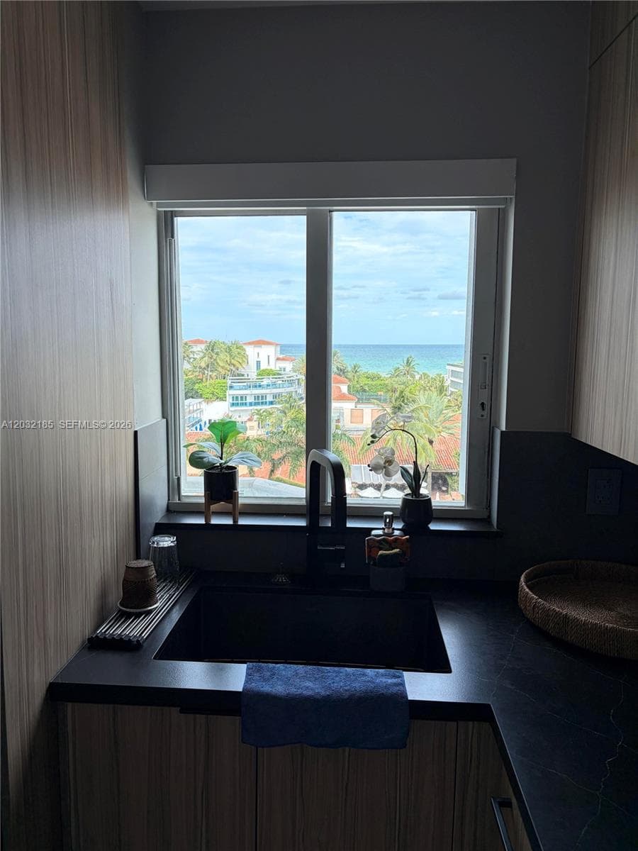 A12032185 — Miami Beach — 39