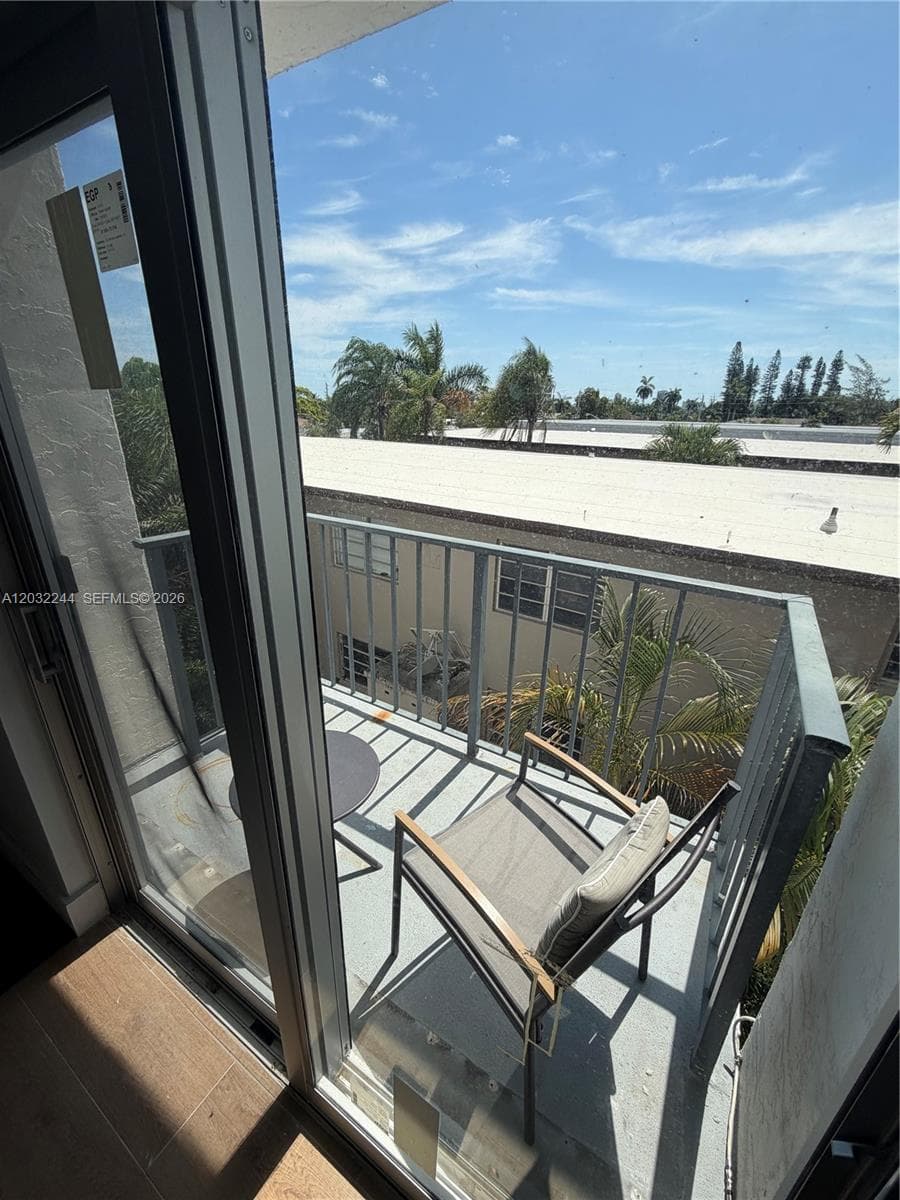 A12032244 — Miami Beach — 2