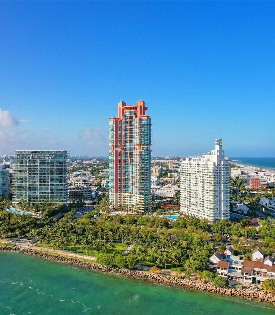 A12032347 — Miami Beach — 44