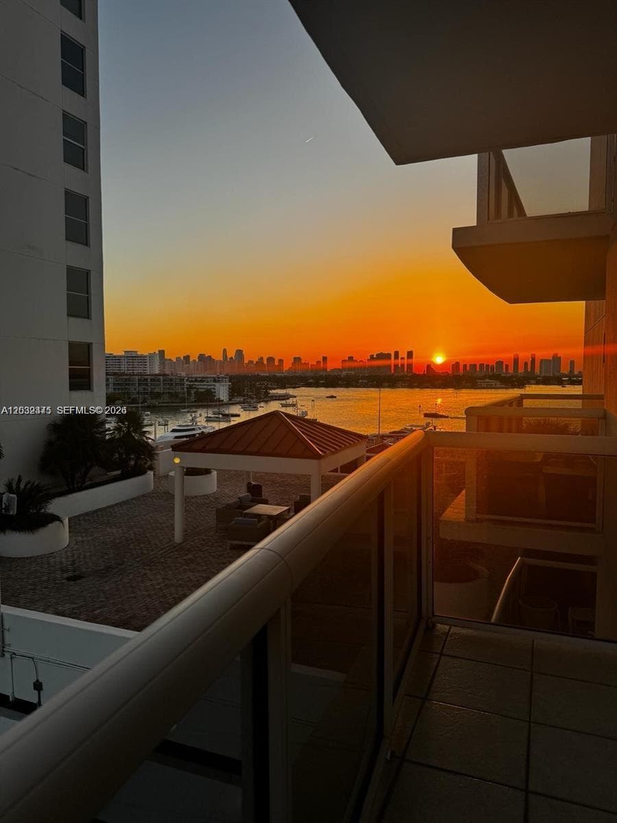 A12032475 — Miami Beach