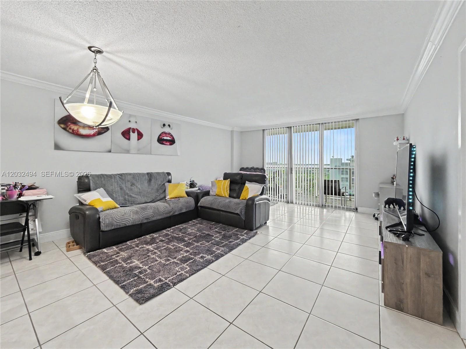 A12032494 — Miami Beach — 7