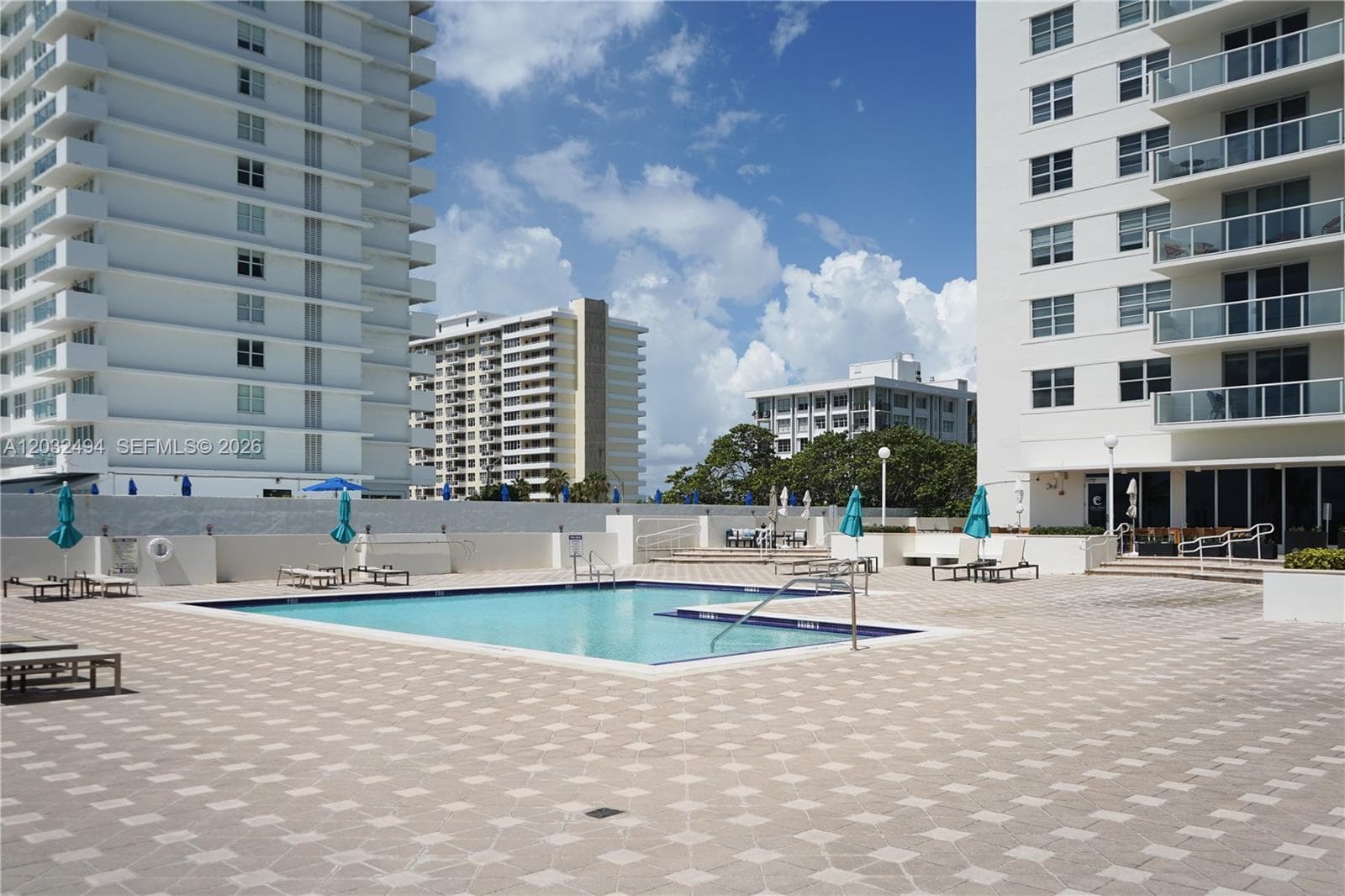 A12032494 — Miami Beach — 14