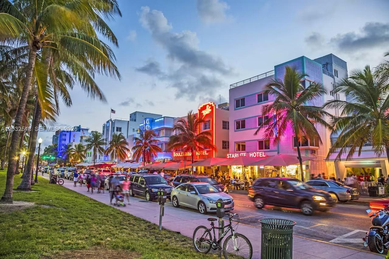 A12032518 — Miami Beach — 22