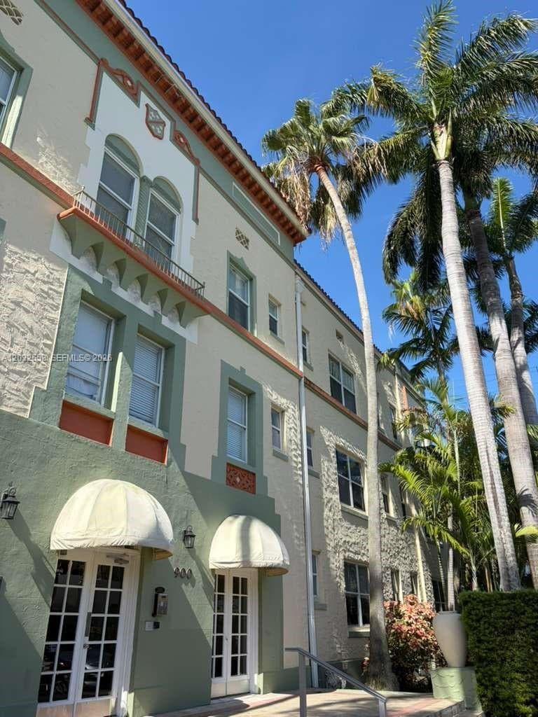 A12032558 — Miami Beach