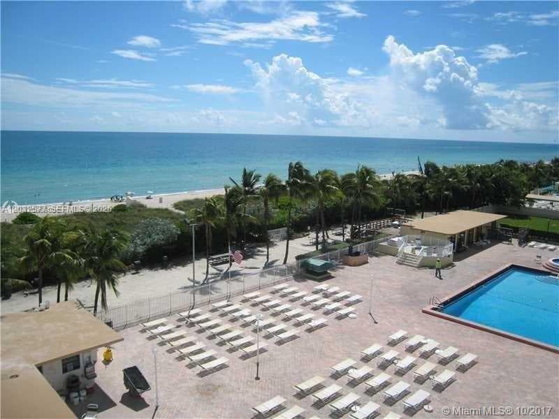 A12032577 — Miami Beach — 23