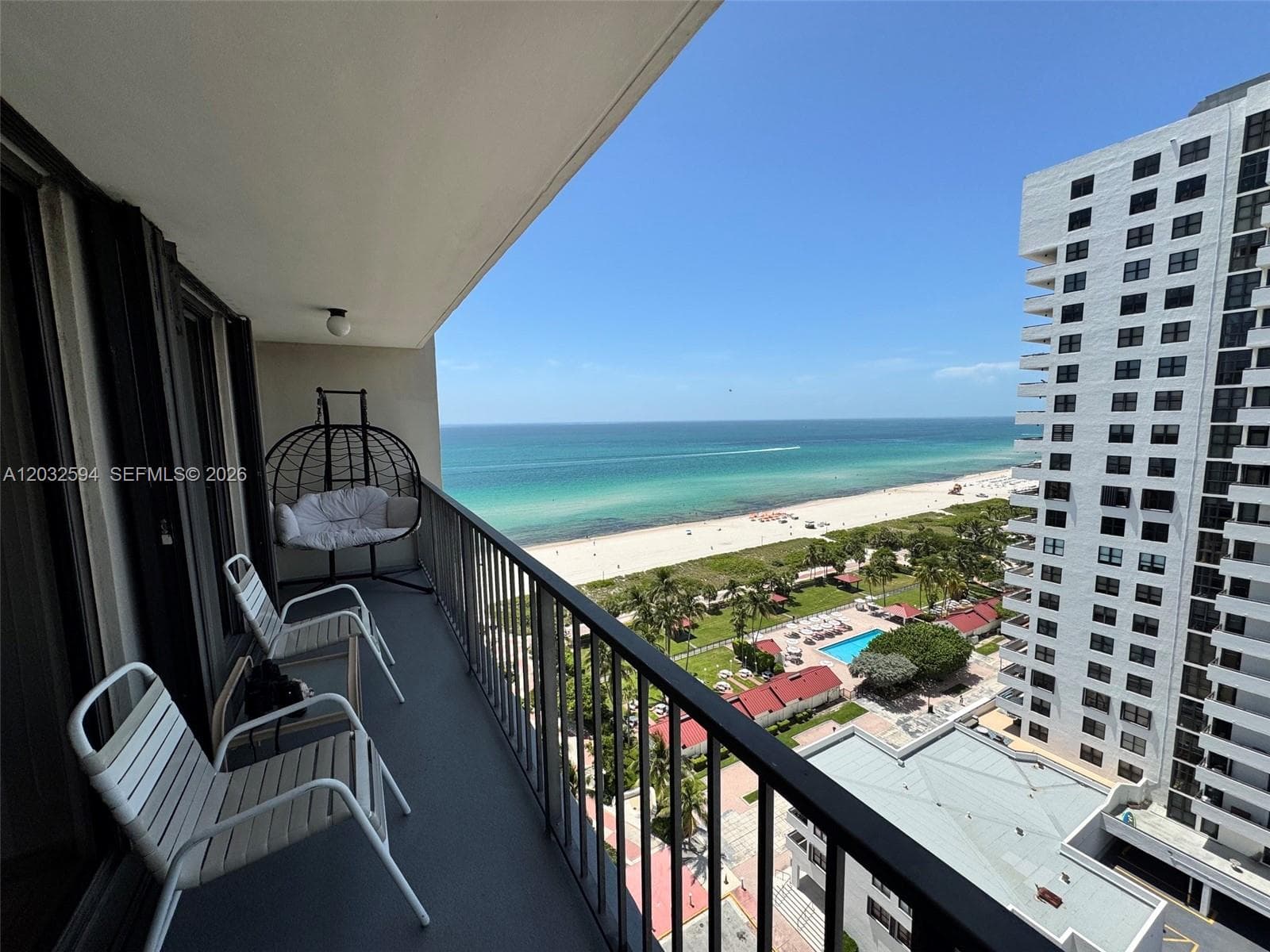 A12032594 — Miami Beach