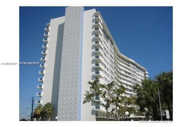 A12032657 — Miami Beach