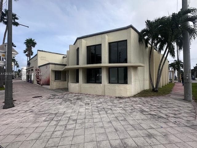 A12032694 — Miami Beach — 4