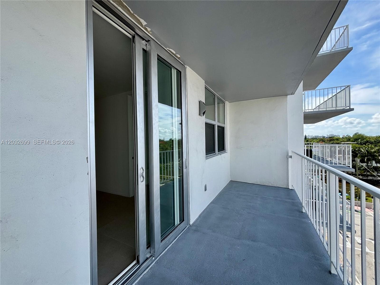 A12032699 — Miami Beach — 23