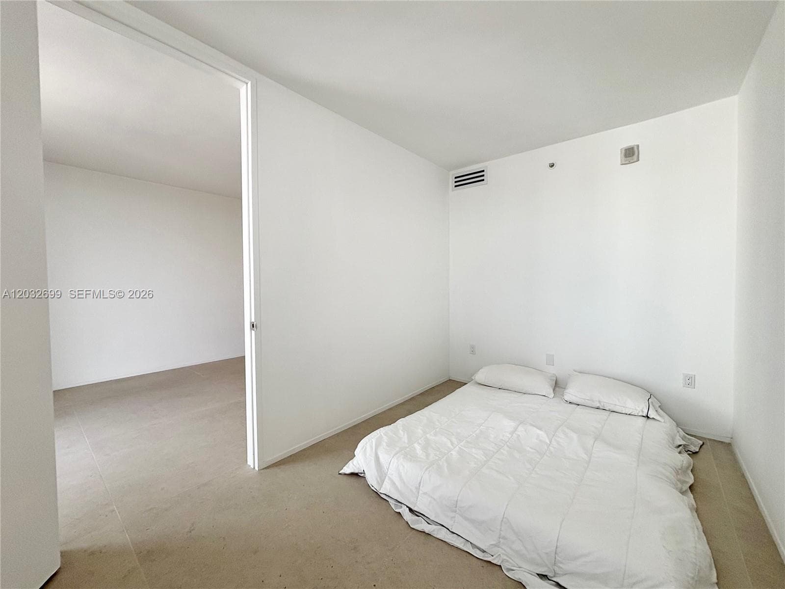 A12032699 — Miami Beach — 20