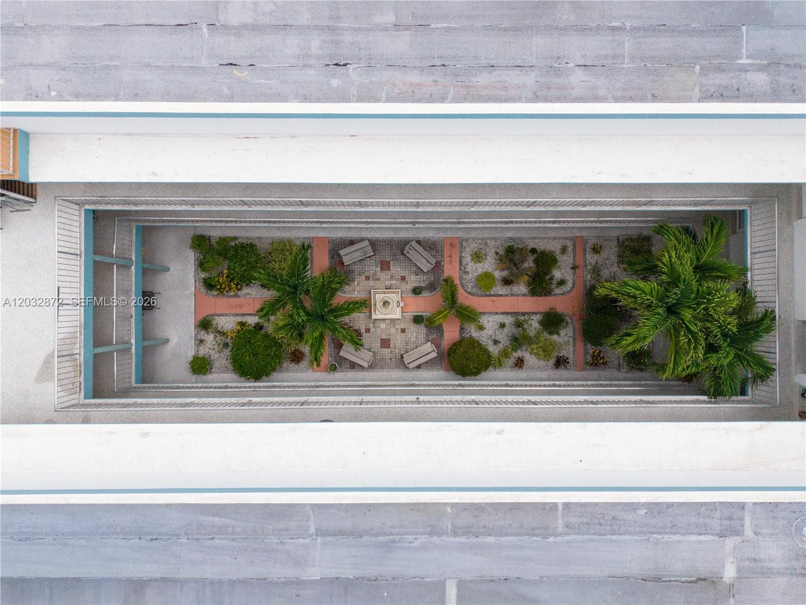 A12032872 — Miami Beach — 33