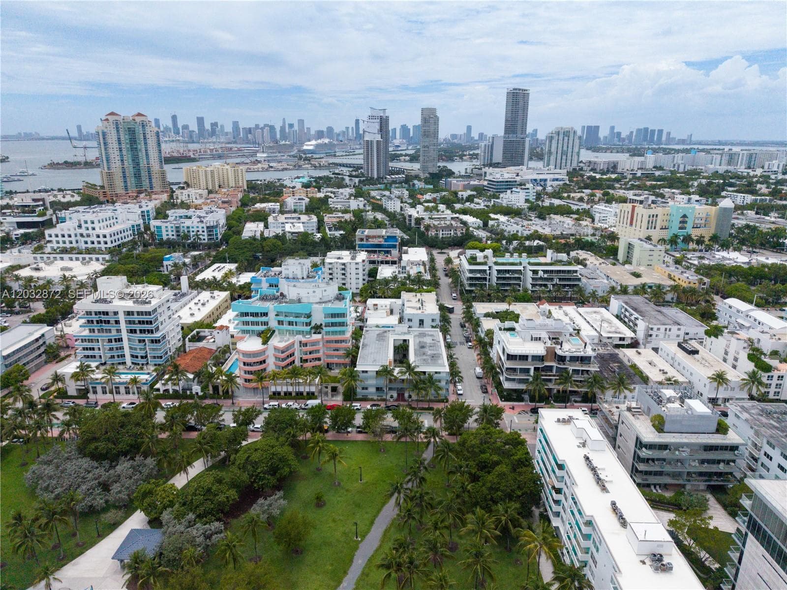 A12032872 — Miami Beach — 29