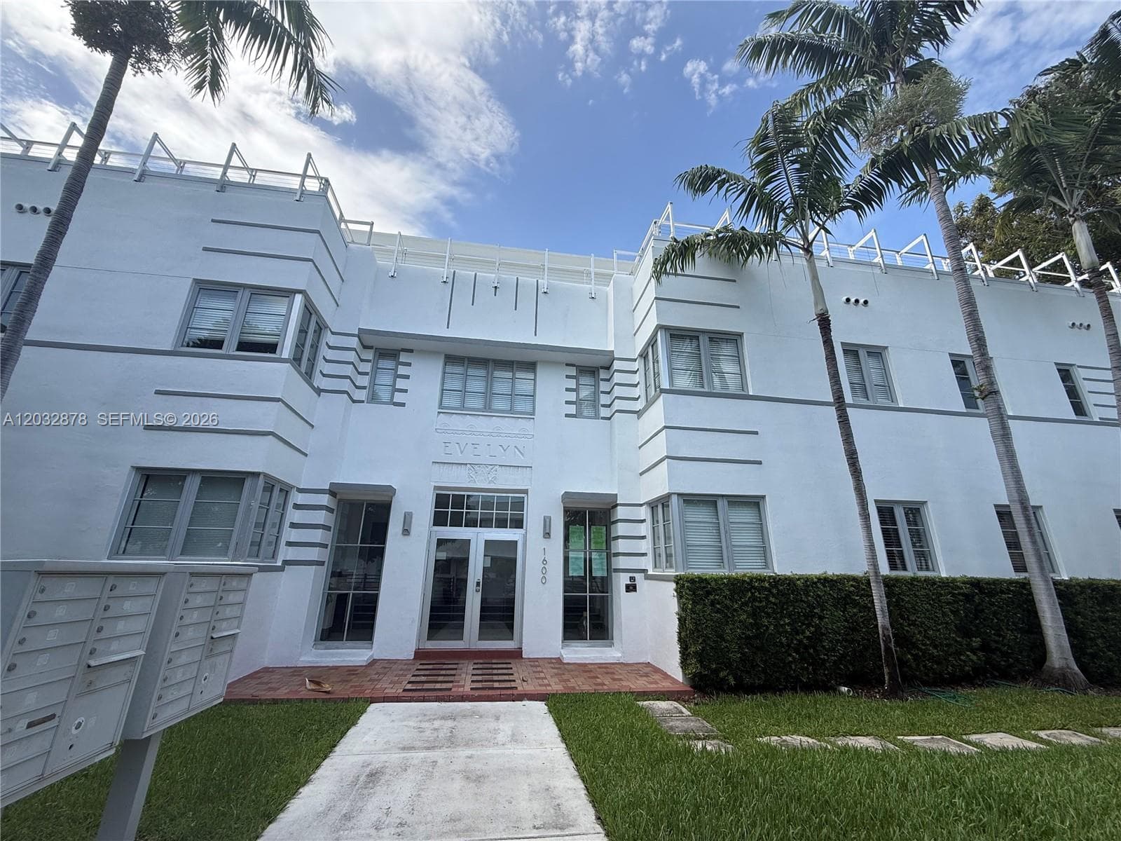 A12032878 — Miami Beach