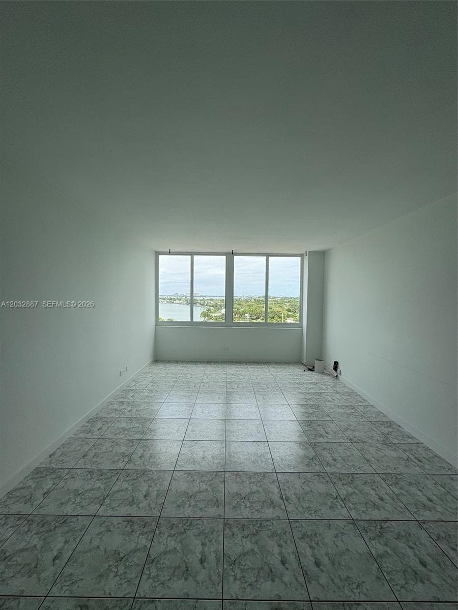 A12032887 — Miami Beach — 3
