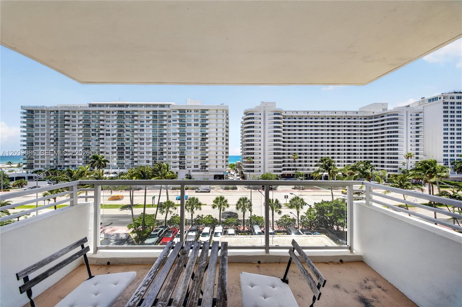 A12033085 — Miami Beach — 32