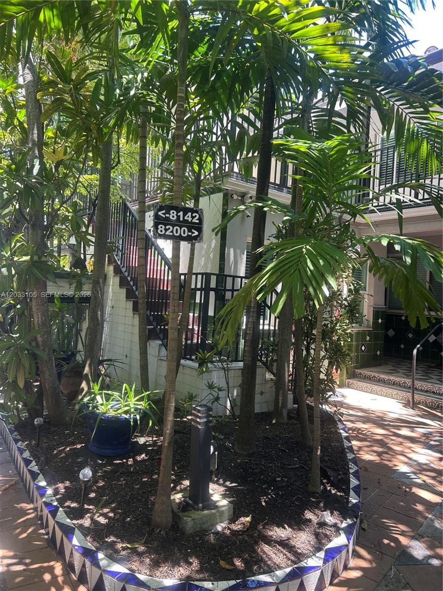 A12033105 — Miami Beach