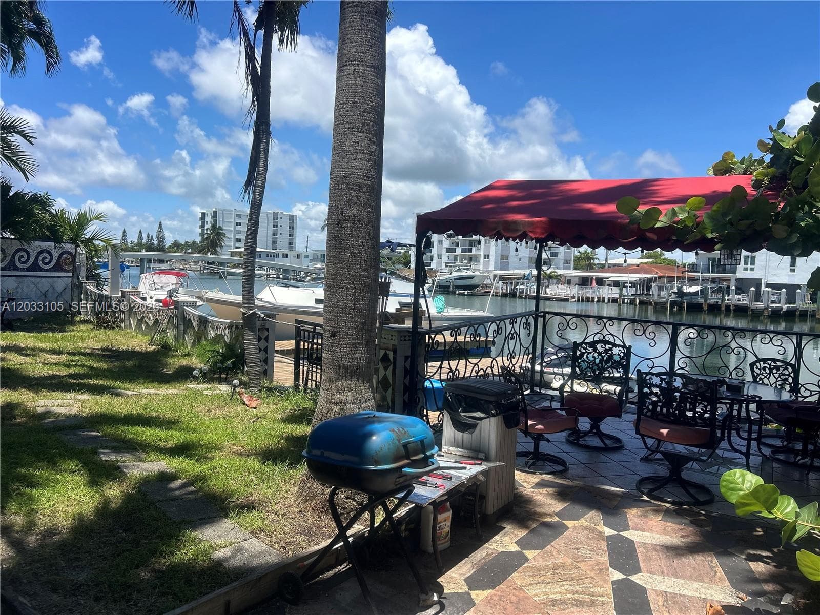 A12033105 — Miami Beach — 11