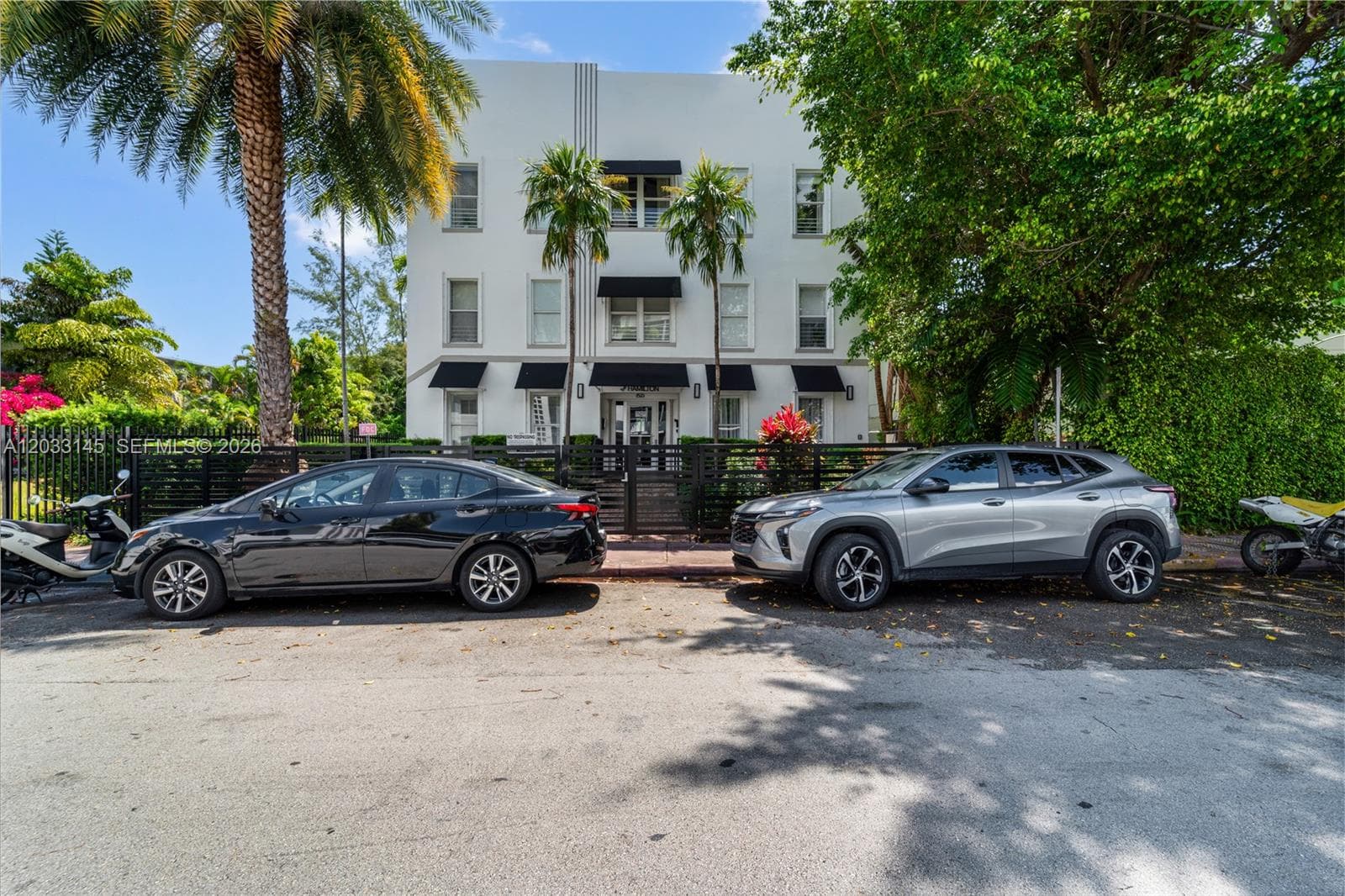 A12033145 — Miami Beach — 13