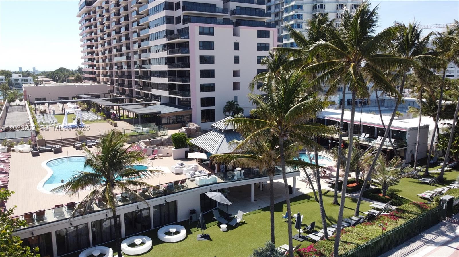 A12033203 — Miami Beach — 18