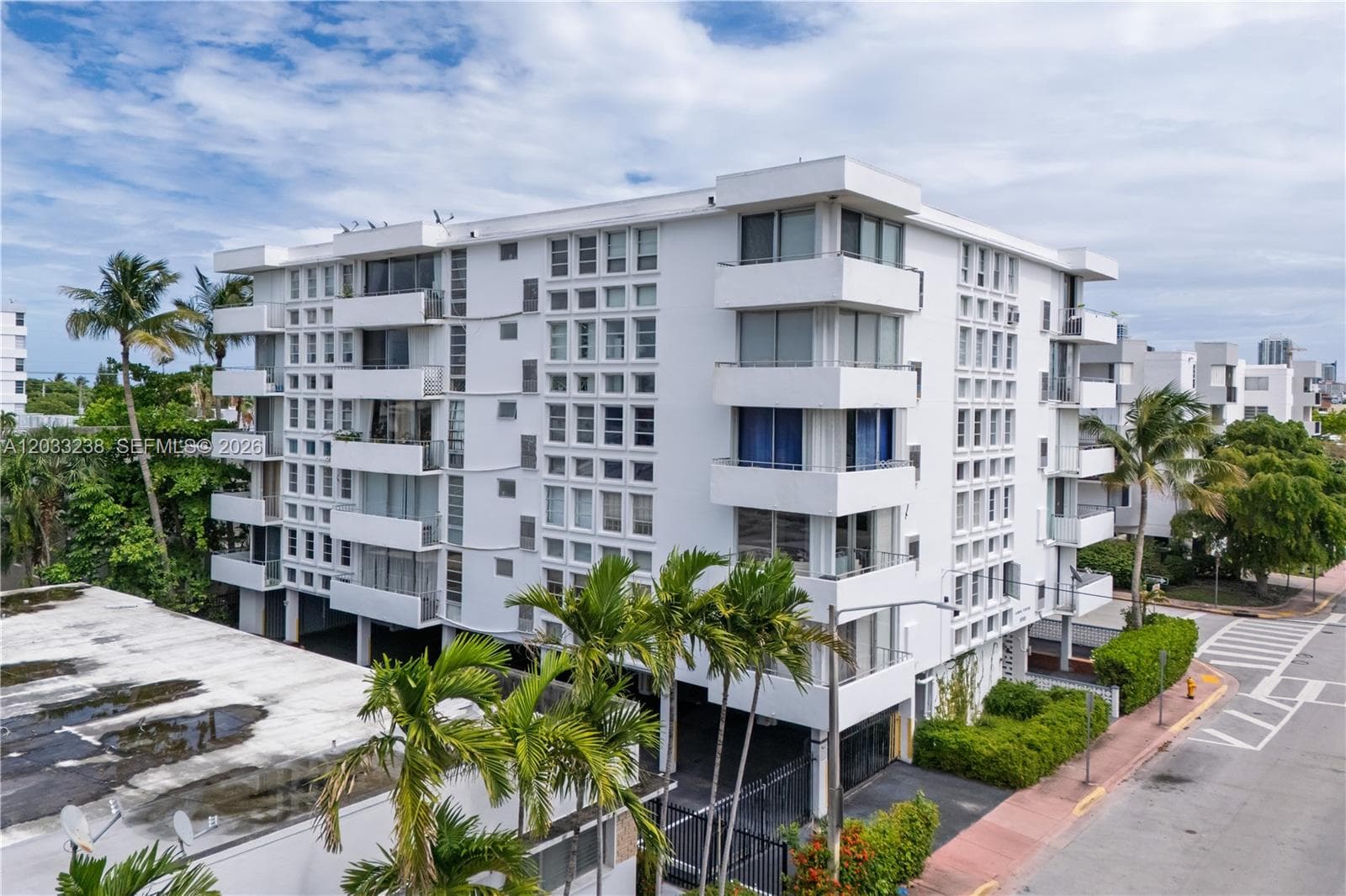 A12033238 — Miami Beach