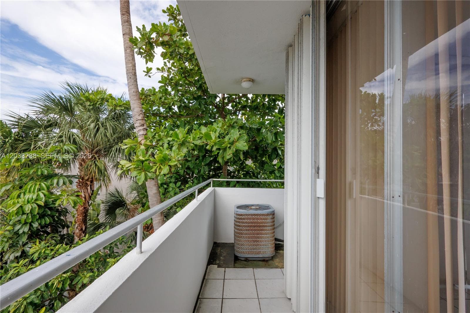 A12033238 — Miami Beach — 29