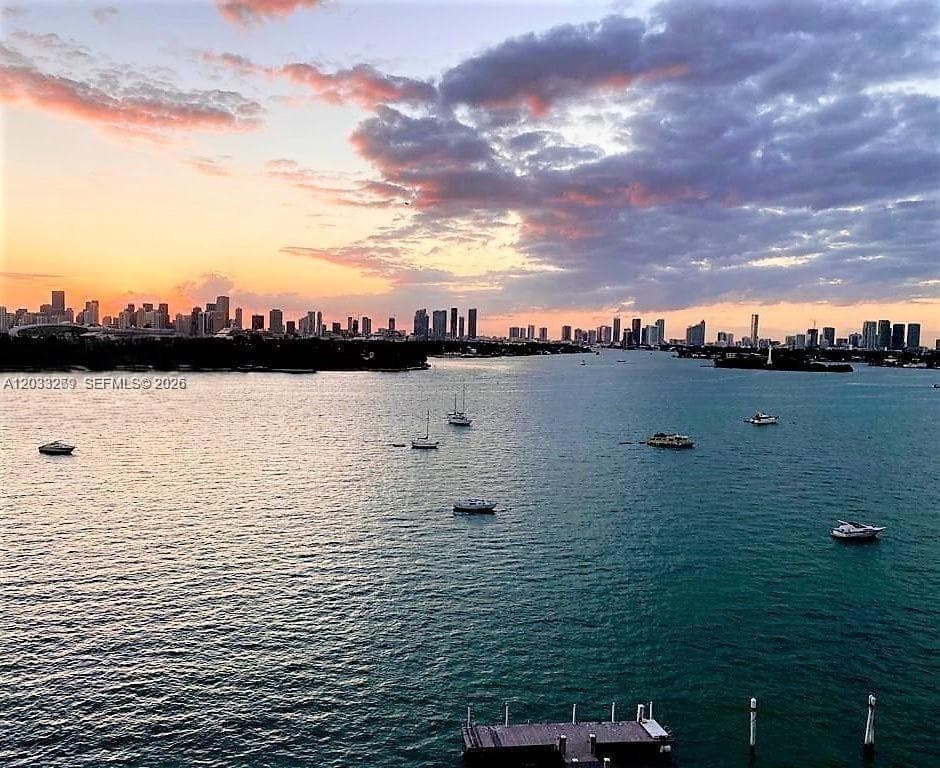 A12033269 — Miami Beach — 30