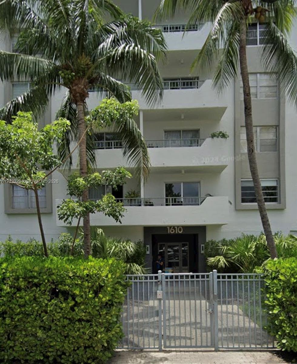 A12033294 — Miami Beach — 2