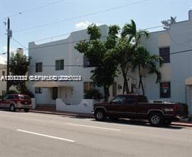A12033320 — Miami Beach — 13