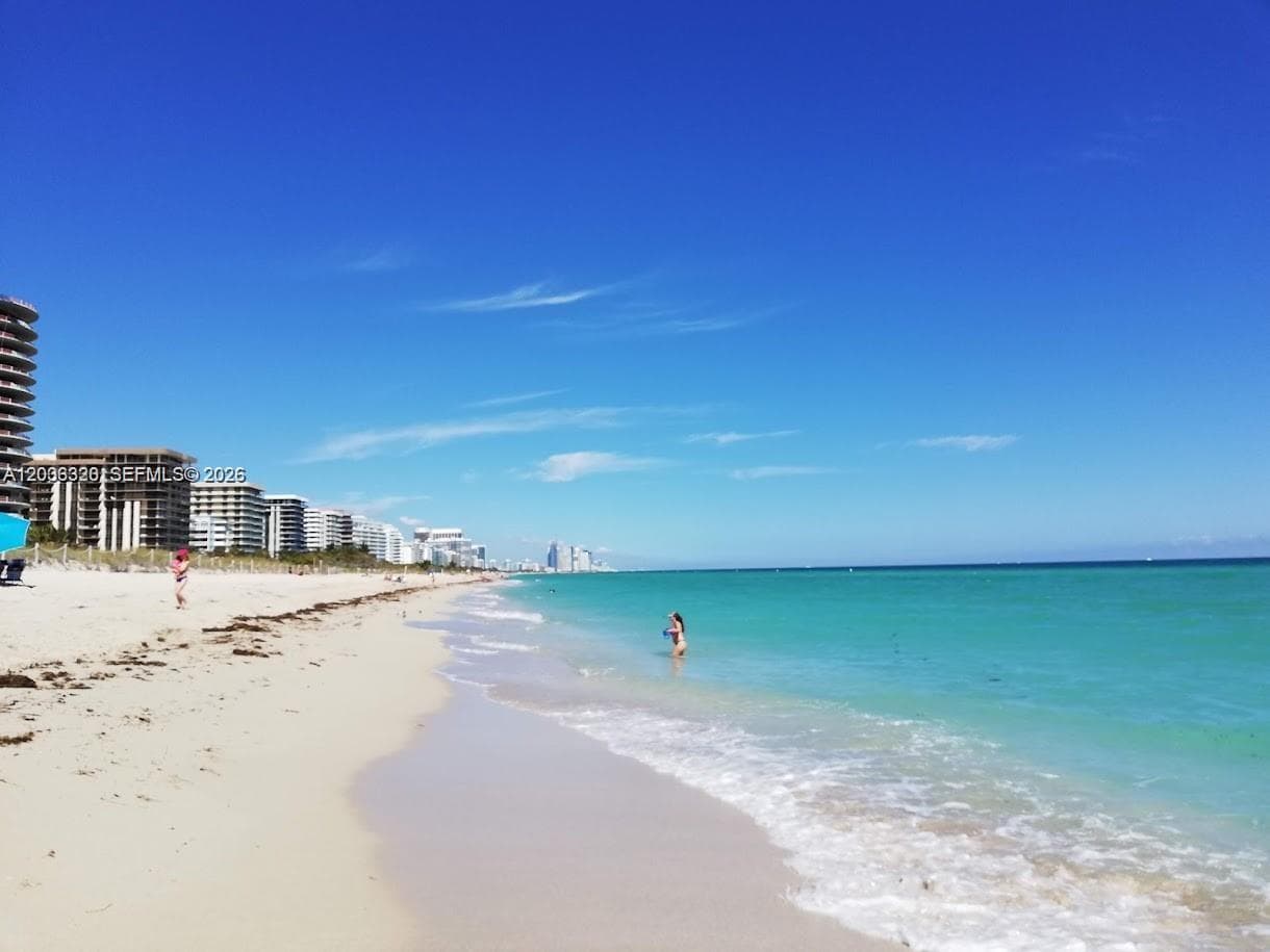 A12033320 — Miami Beach — 12
