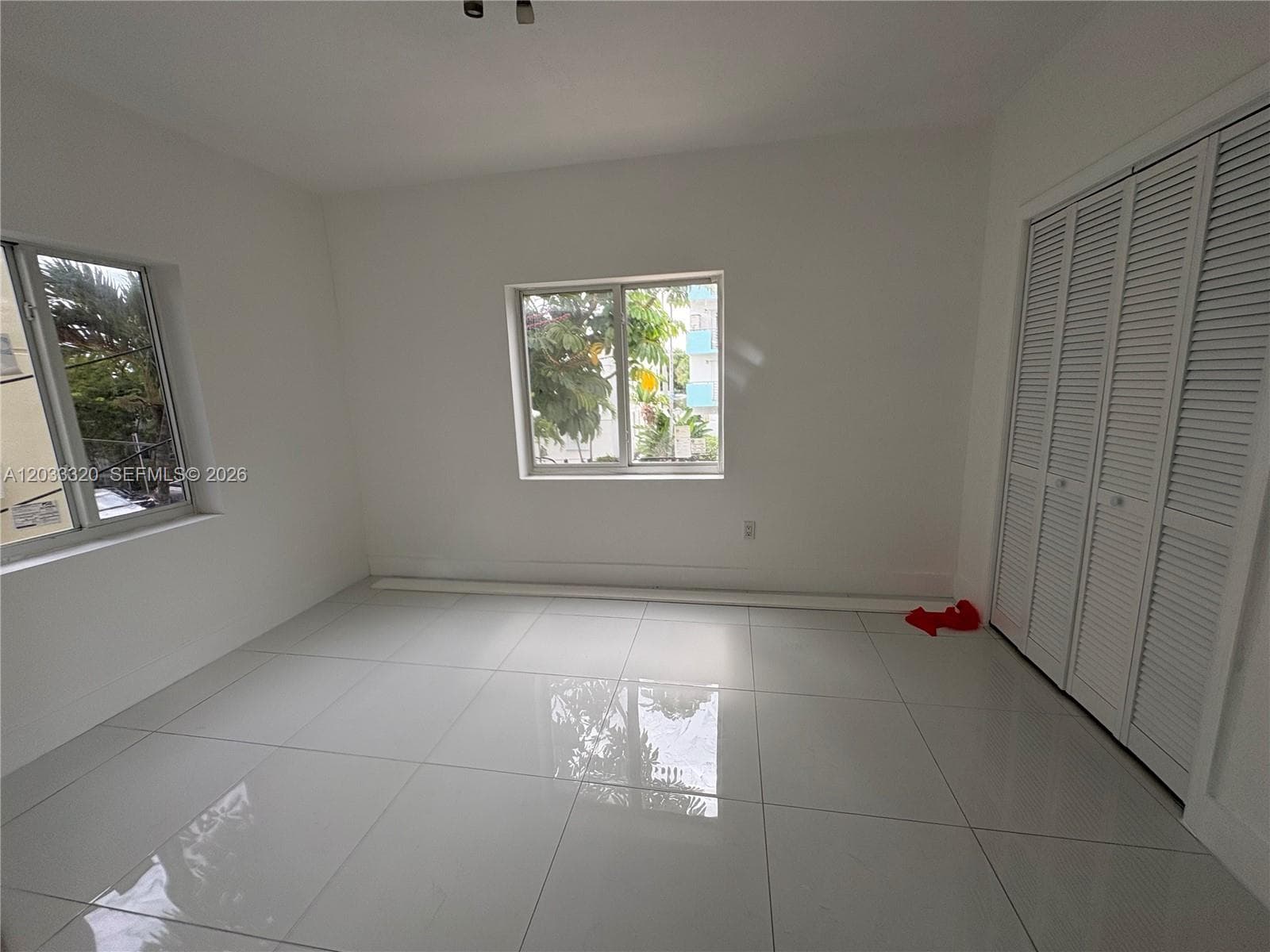 A12033320 — Miami Beach — 8
