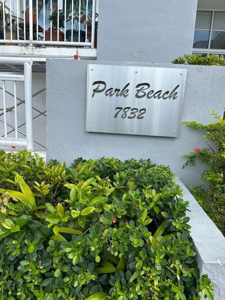 A12033325 — Miami Beach — 2
