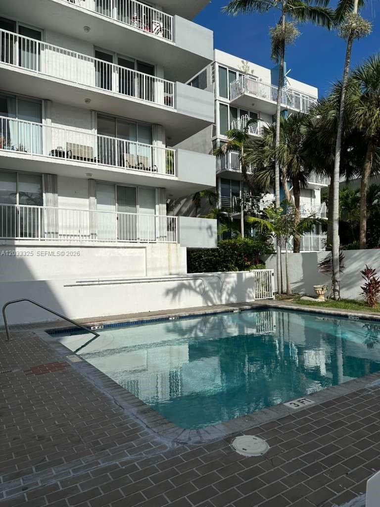A12033325 — Miami Beach — 16