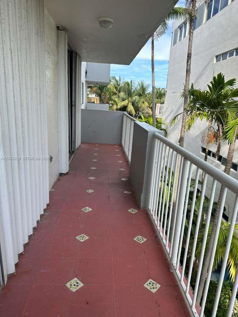 A12033325 — Miami Beach — 14