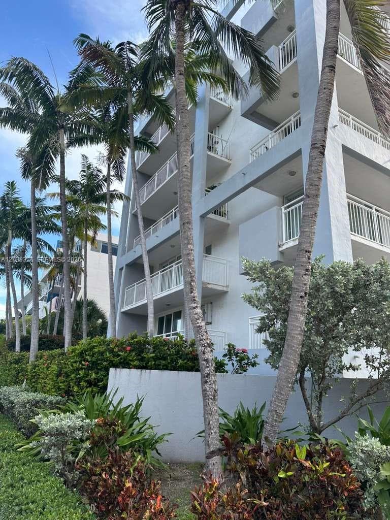 A12033325 — Miami Beach — 4