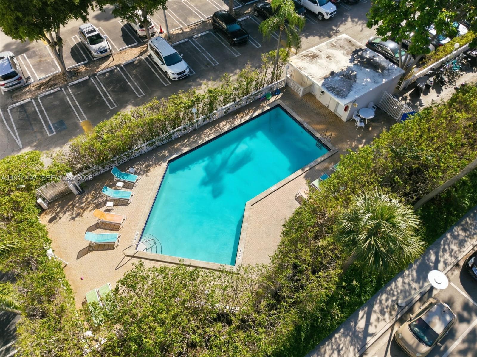 B26038462 — Miami Beach — 17