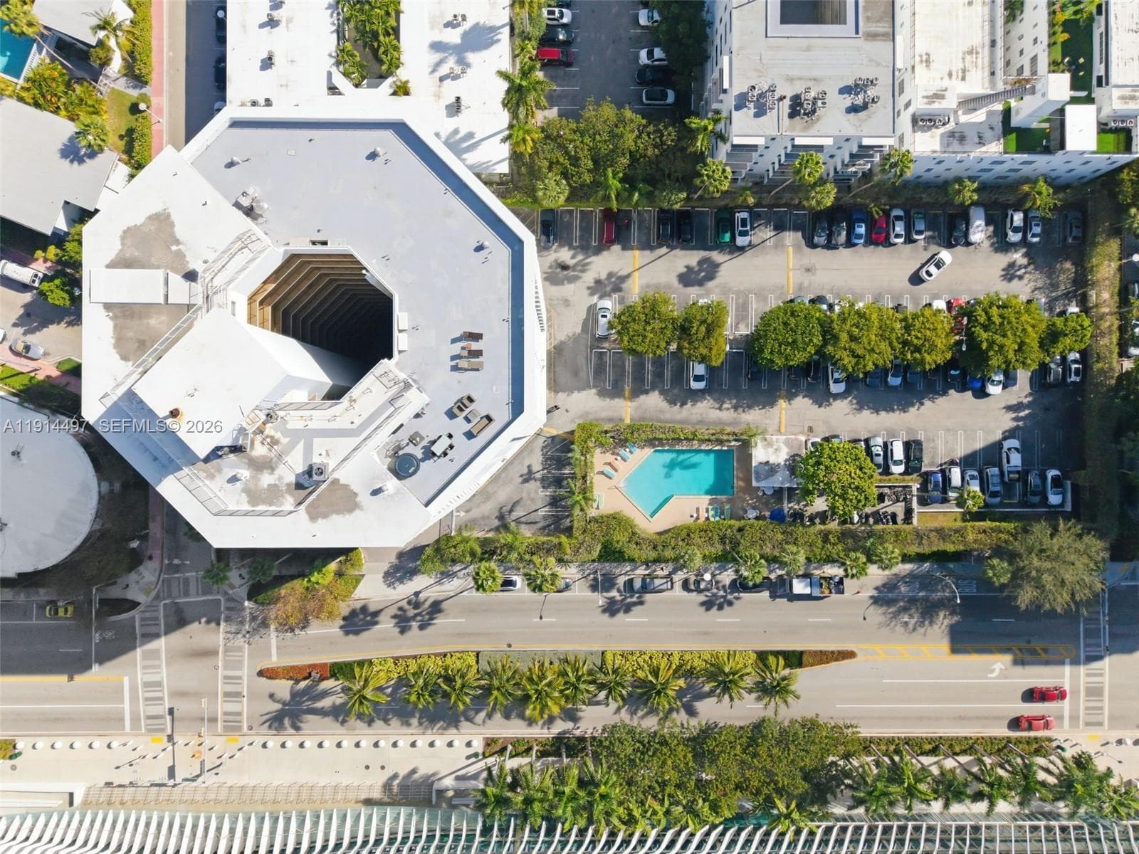 B26038462 — Miami Beach — 15